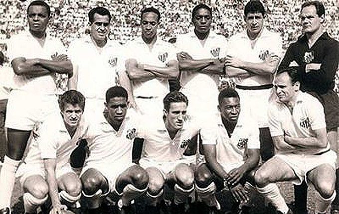 Seleção de Santos posando para foto.