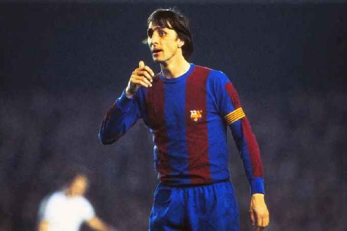 Johan Cruyff com camisa do Barcelona.