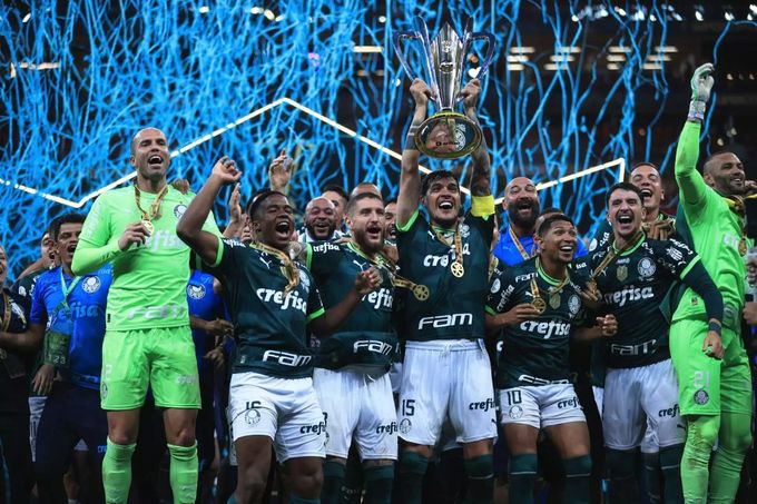 Jogadores do Palmeiras comemorando um título.