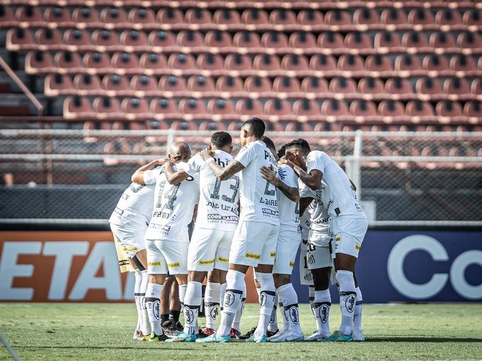 Time do Santos se agrupando.