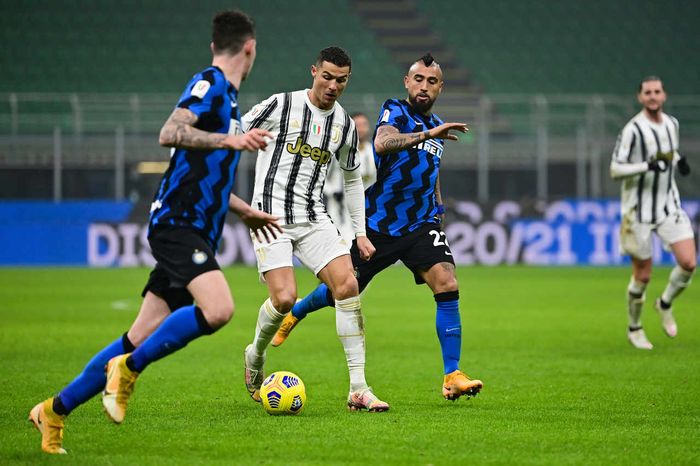 Jogadores da Juventus e do Inter.