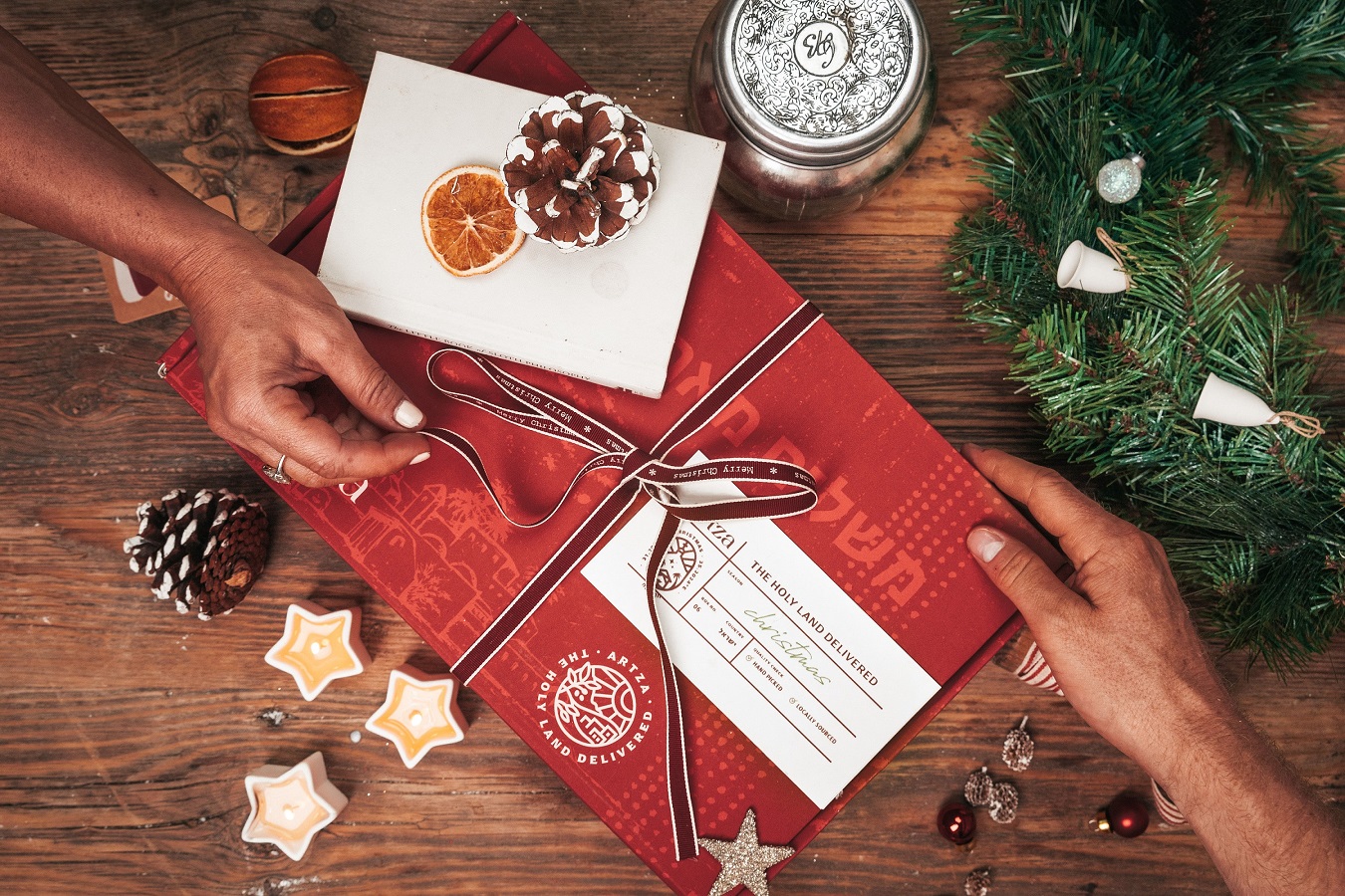Two hands holding the Artza christmas subscription box