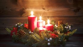 What is the significance of wreaths and advent candles?
