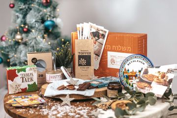 Artza Christmas subscription box 