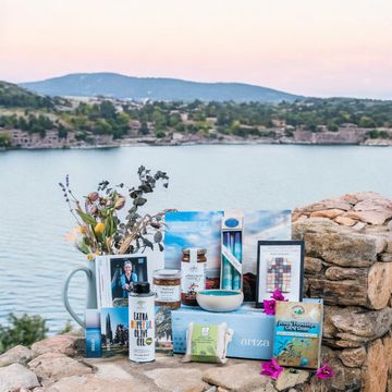 Holy Land gift box in front of the Sea of Galilee 