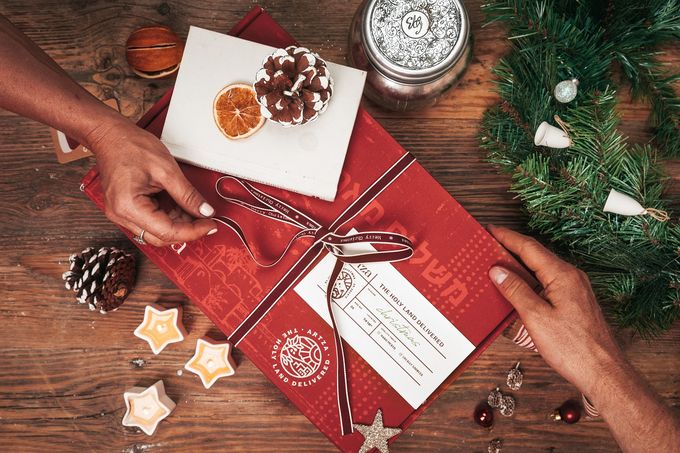 Two hands holding the Artza christmas subscription box