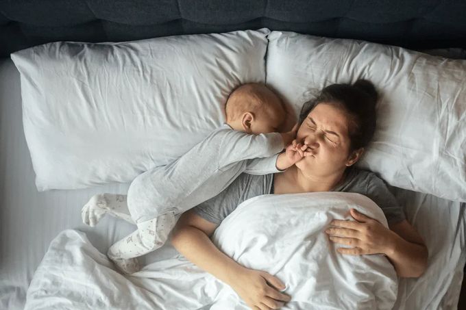 When Do Babies Start Sleeping Through the Night? main image
