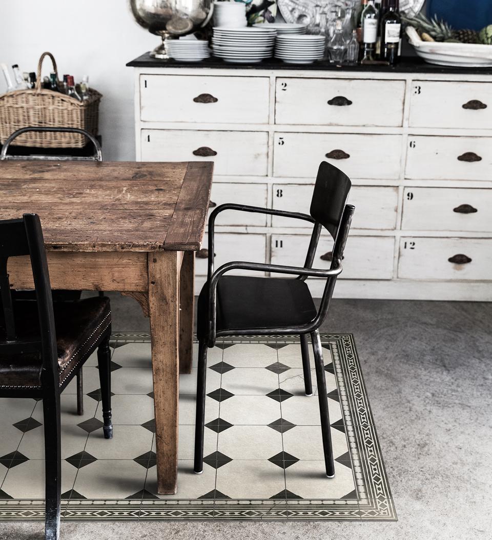 Geometric monochromatic vinyl rug under a kitchen table 