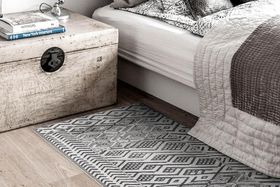 5 Best Rugs for Small Bedrooms & How to Place Them