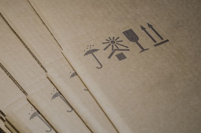 Signs for shipping on flattened cardboard boxes