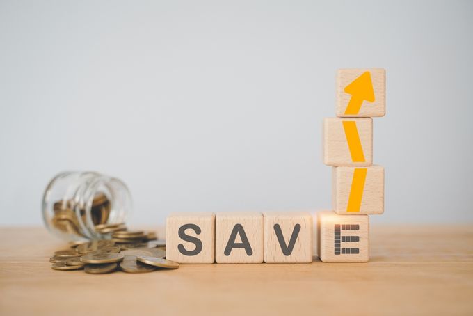 Shopify offers shipping discounts through third-party carriers.