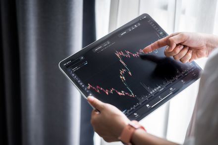Graph showing the results of different trading platforms