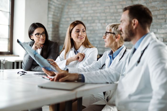 A group of doctors talking at the table.