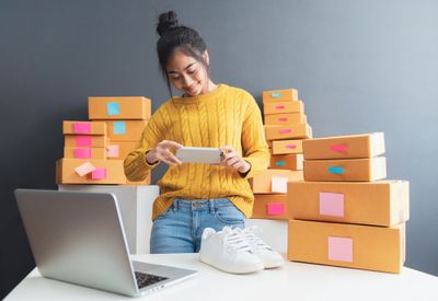 Shopify seller using effective merchandising with lots of boxes to offer bulk discounts