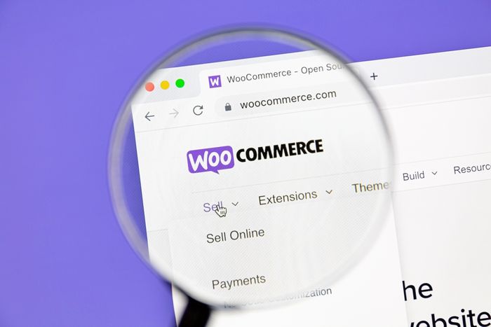A magnifying glass over WooCommerce's website page