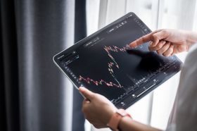 eToro vs Coinbase: Compare Products, Features, Fees, & More