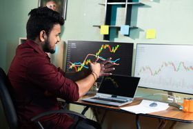 The Difference Between Swing Trading and Day Trading