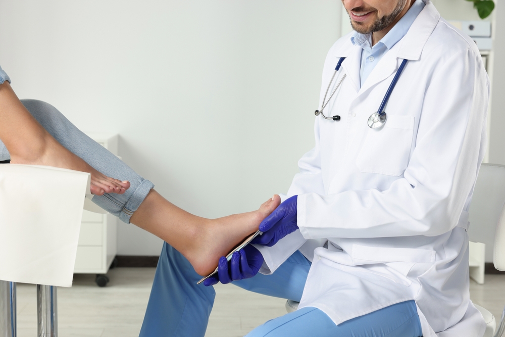 Conservative and Invasive Treatments for Flat Feet - Custom Orthotics Blog  - Upstep