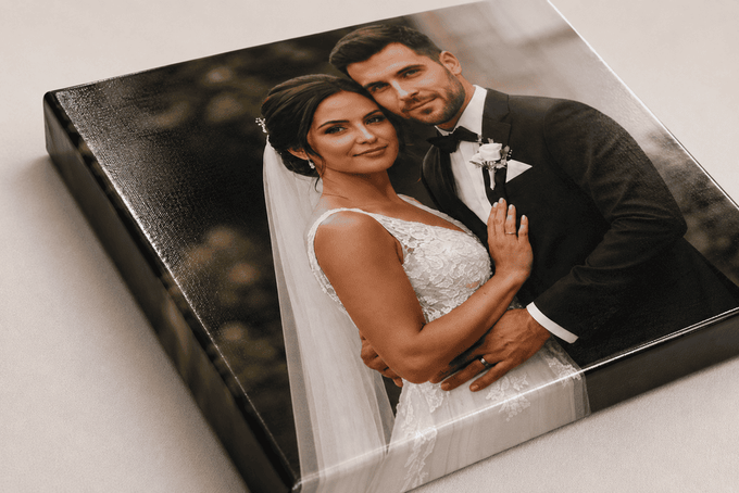A closer look at a gloss canvas frame.