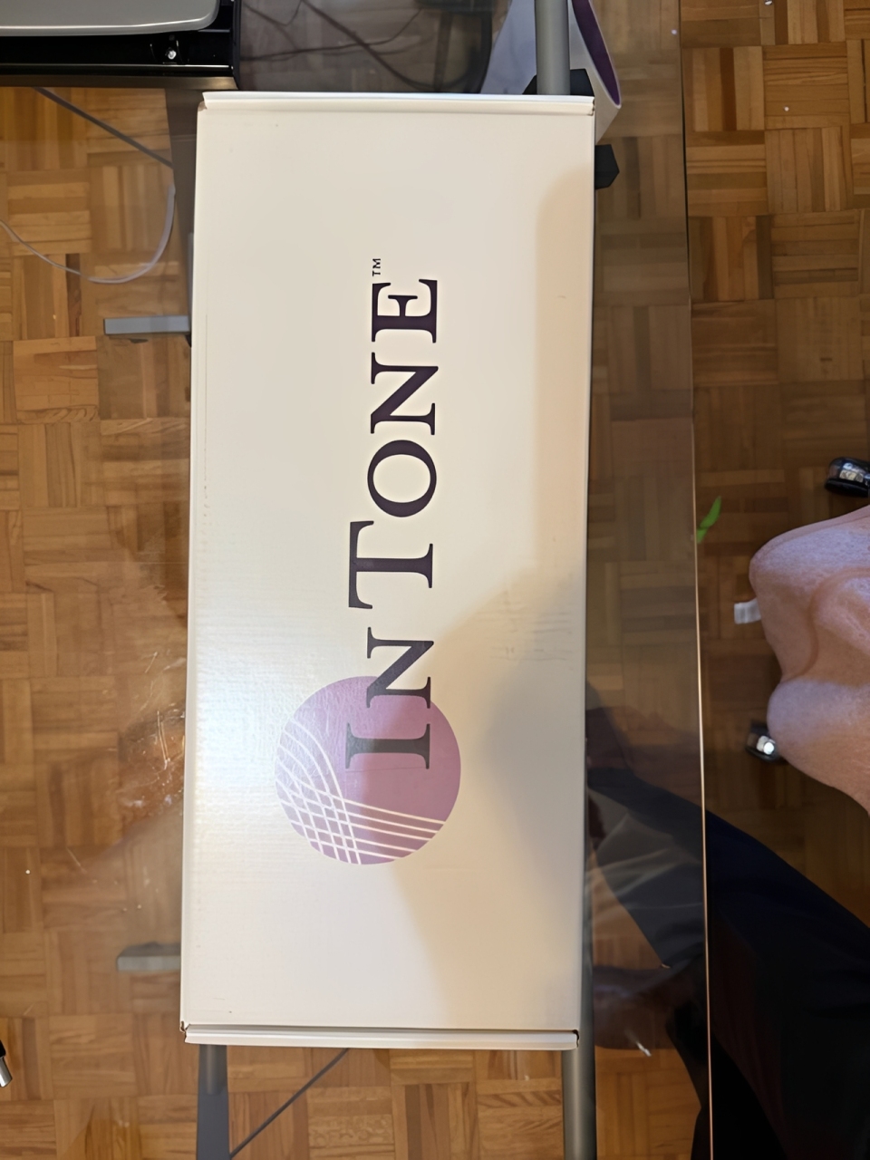 a sign that is on the side of a wall