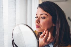 How to Stop Makeup from Creasing: 6 Best Tips for All-Day Wear