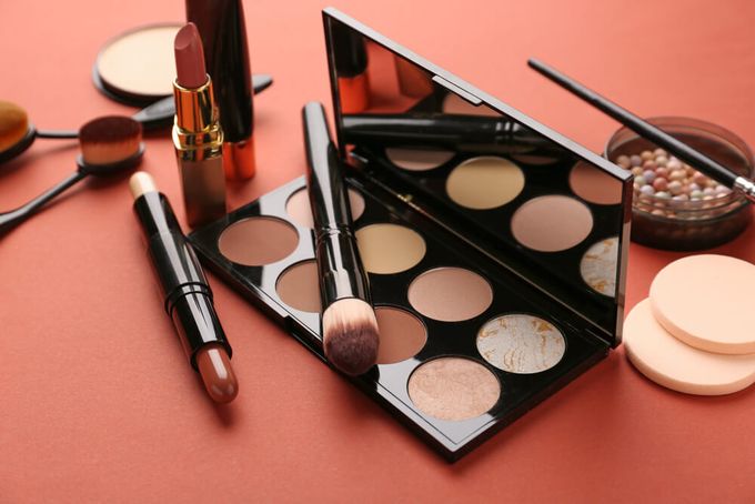 A table topped with makeup and brushes