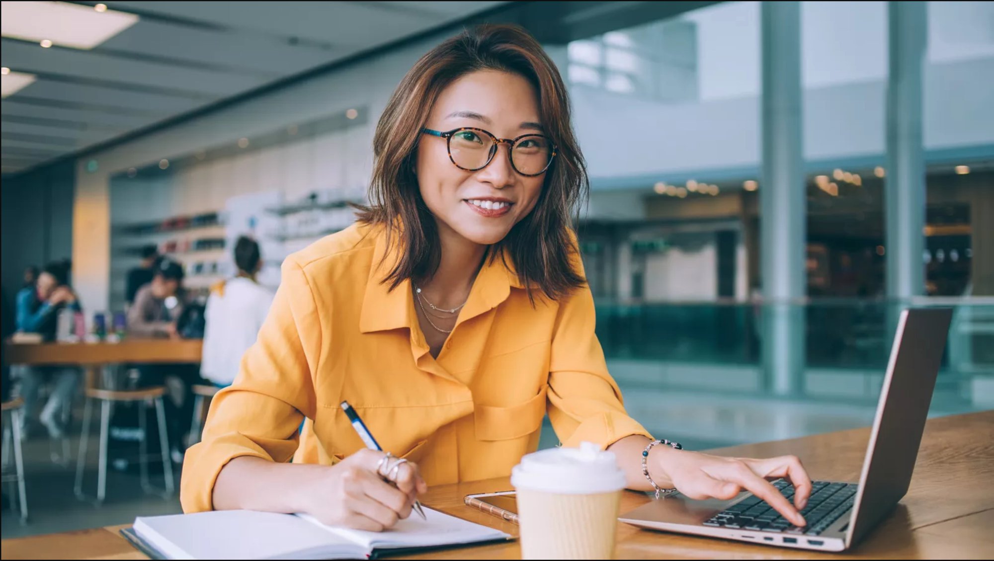 7 Things Every Working Woman Should Keep At Her Desk - Create & Cultivate