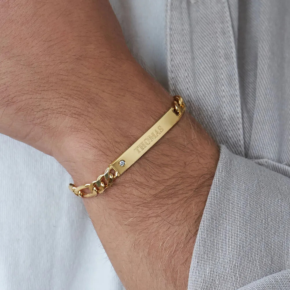 Man wearing a Gold vermeil bracelet with an inscription 