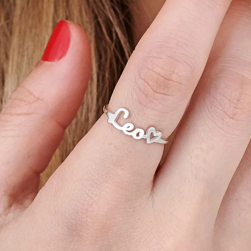 Woman wearing the Silver Script Name Ring on the Index finger 