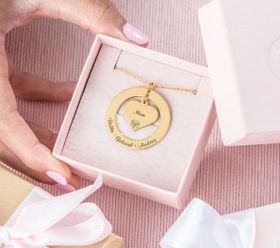 5 Unique Name Necklaces for Mom for an Extra-Special Birthday Gift