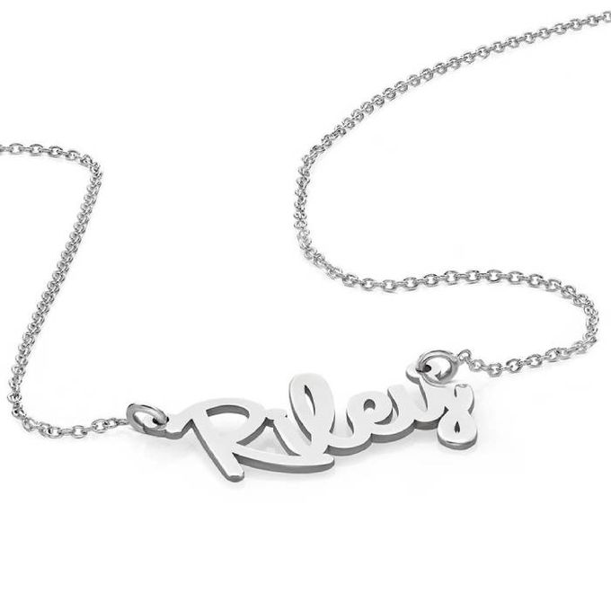 a necklace with the word believe on it