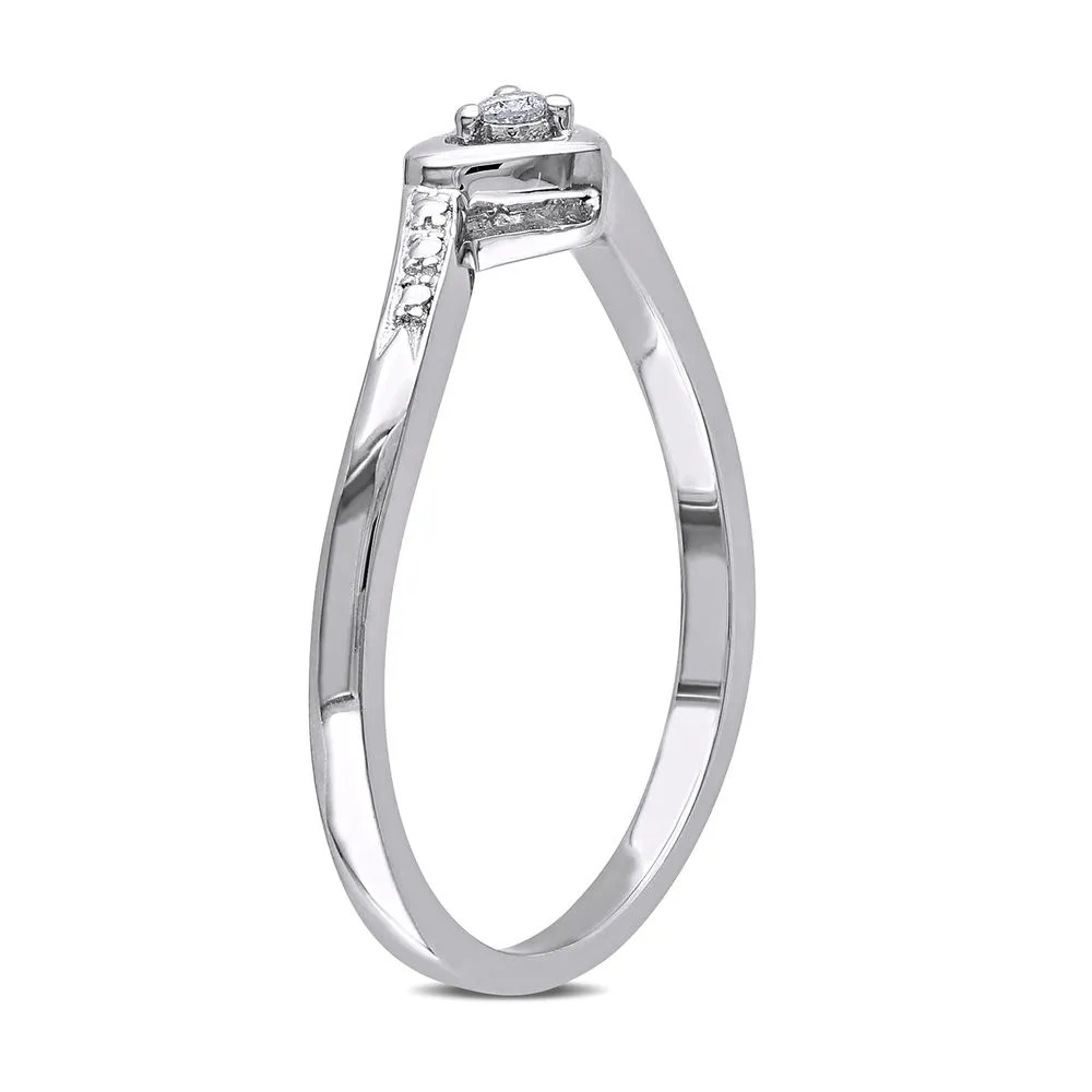 Stock image of a sterling silver ring with diamond 