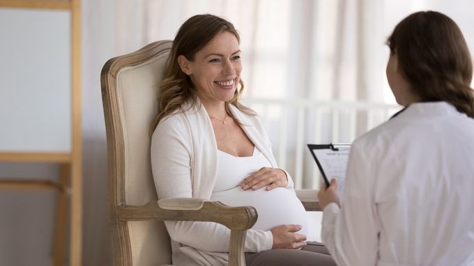 Fertility after pregnancy: a woman consulting a fertility expert.
