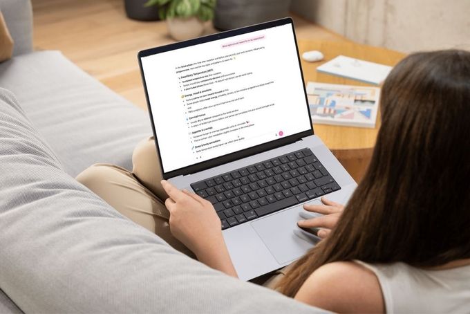 AI laptop Using AI to learn about symptothermal method app