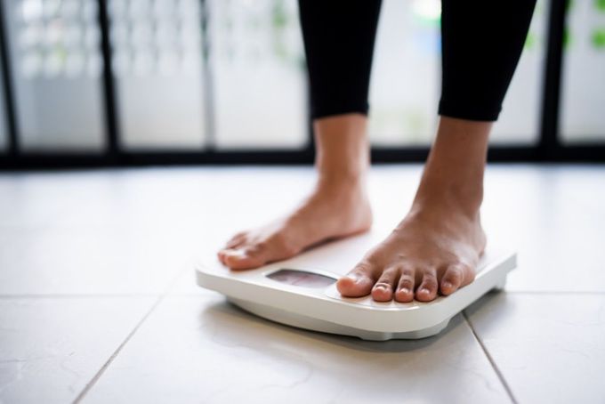 a person standing on a scale with their feet on the scale