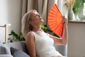 5 Steps to Lose Menopausal Weight and Reduce Hot Flashes